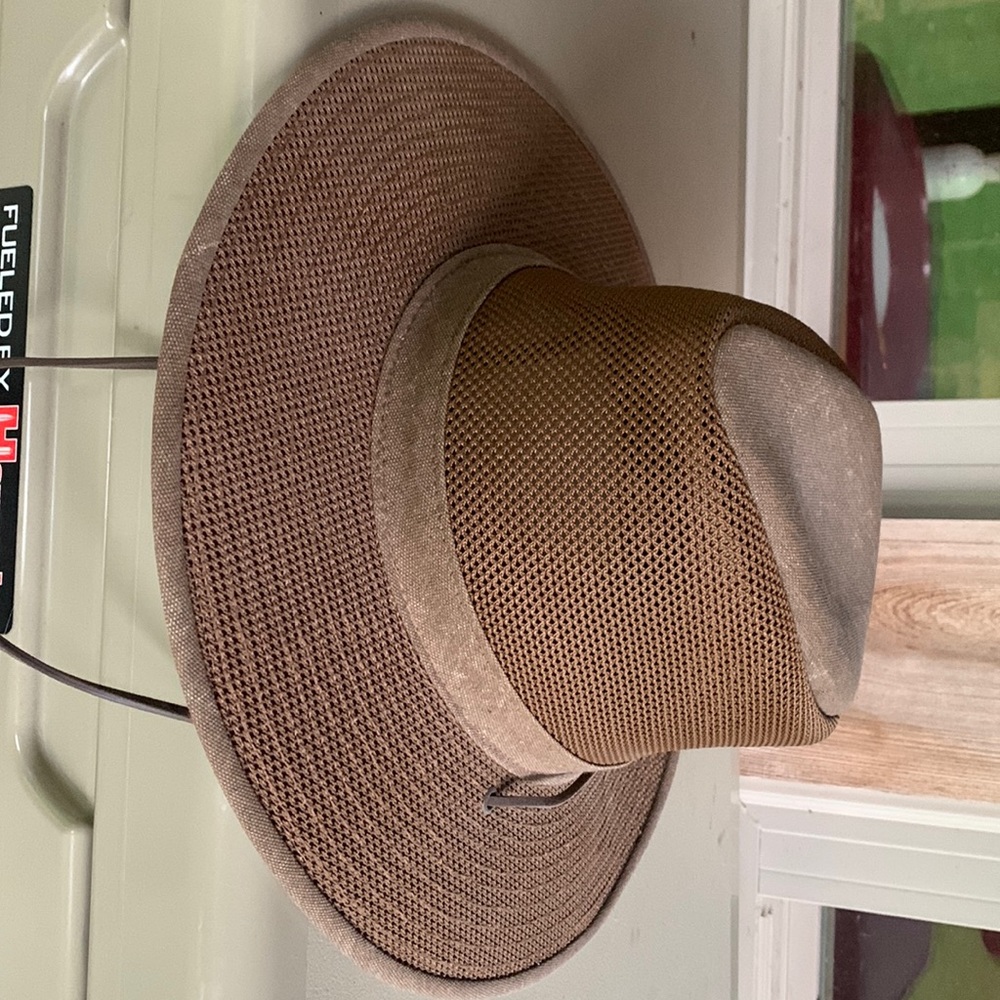 Hat brown in color in great shape